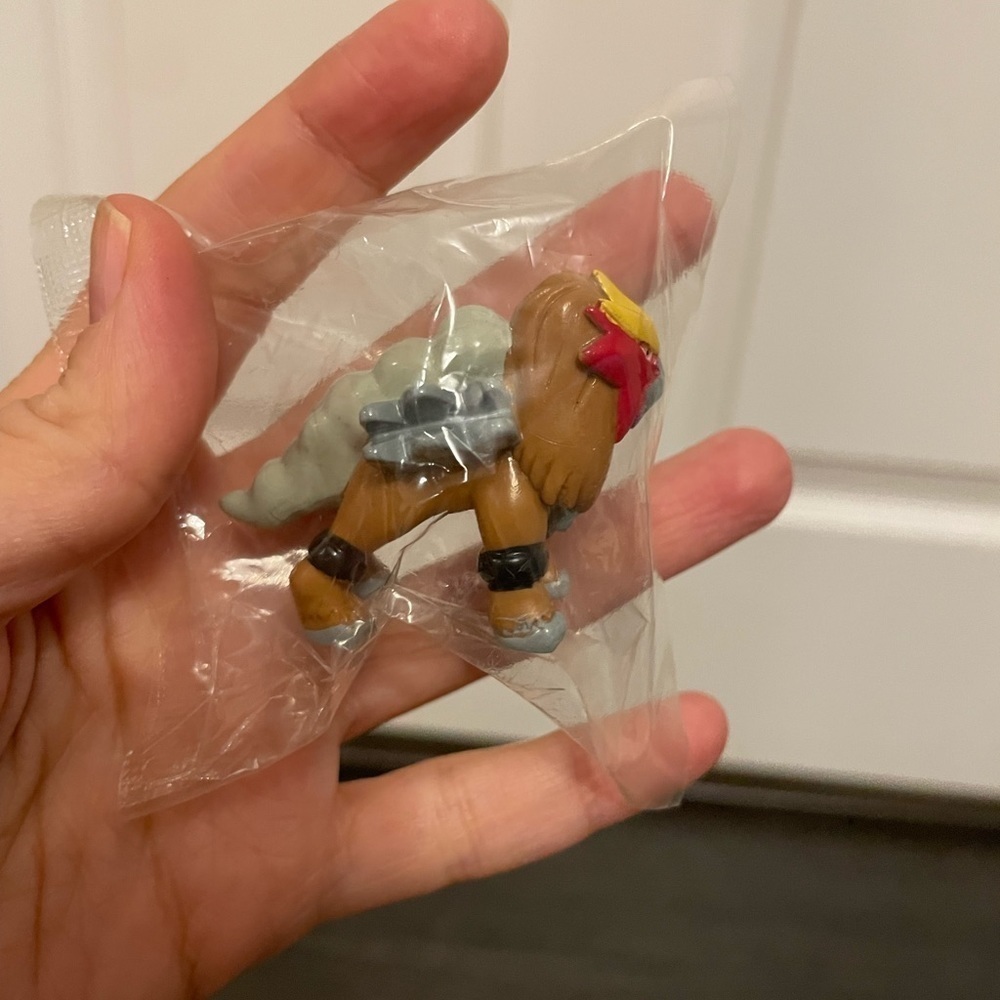 Pokémon Entei Sasco Pencil Topper Figure